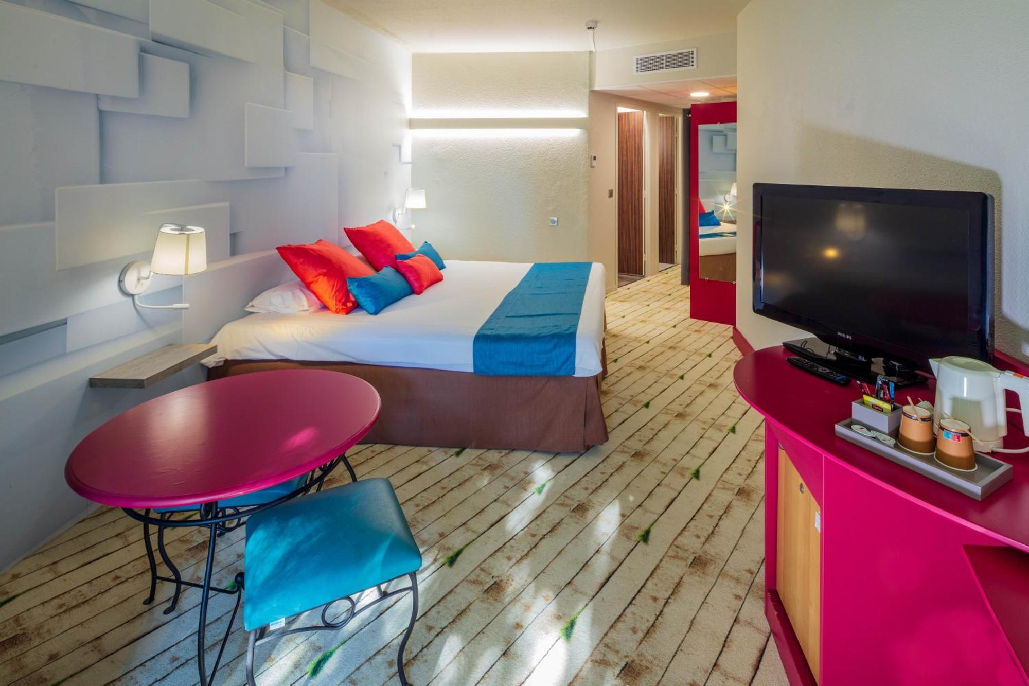 Double Room Pool View Spa Access