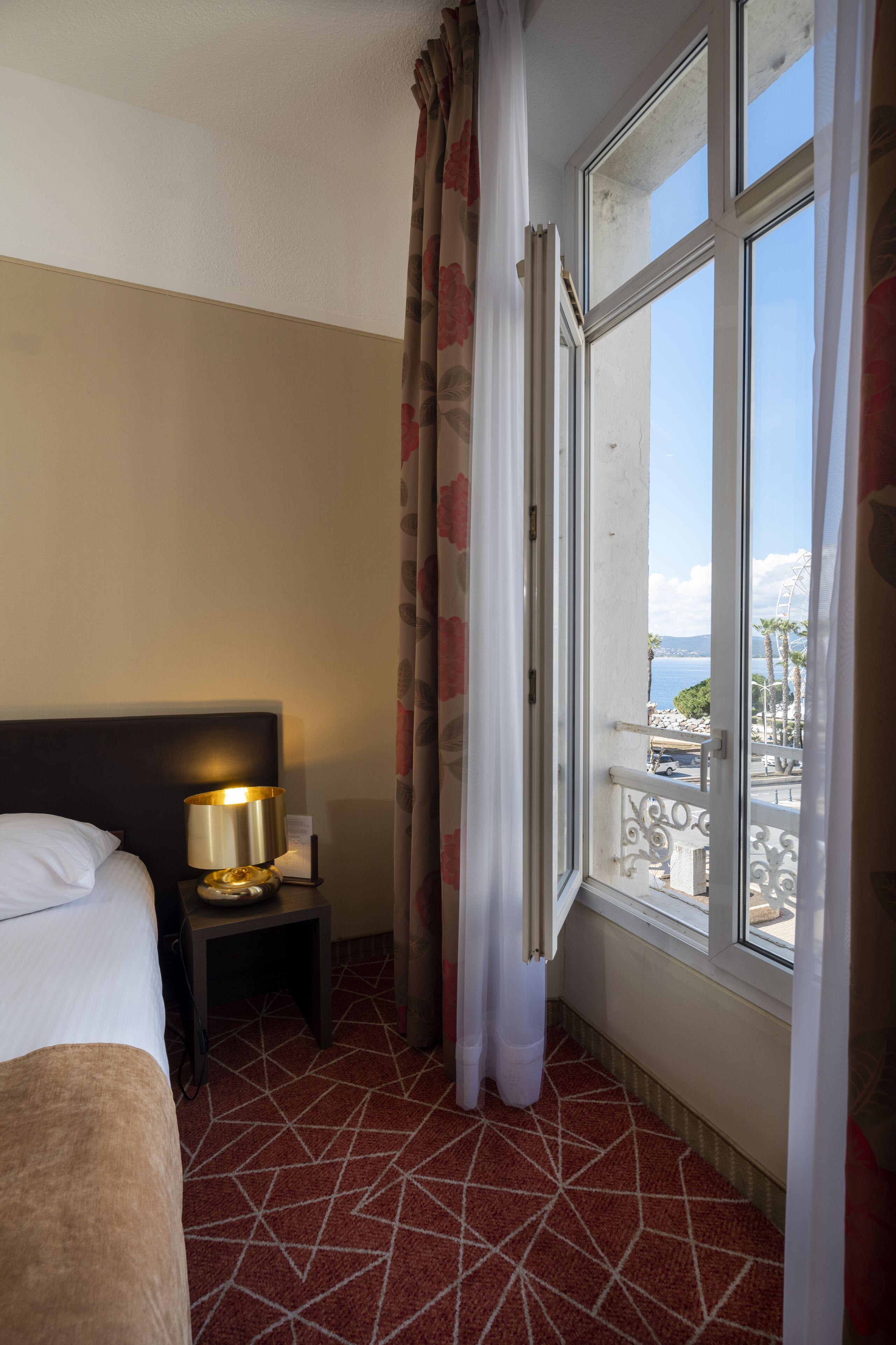 Twin Room Lateral Sea View